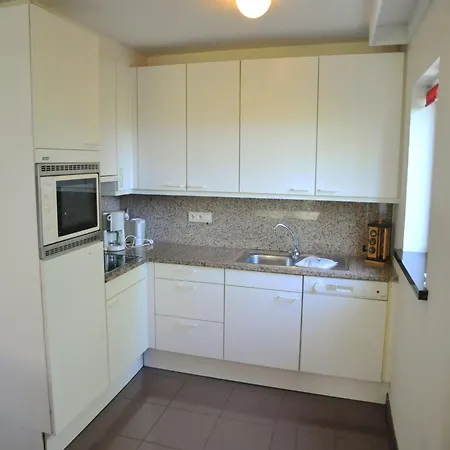 Well-kept With Fireplace Near Apartment *